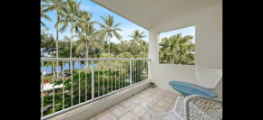 Chrissy’s Cozy Cove, Palm Cove